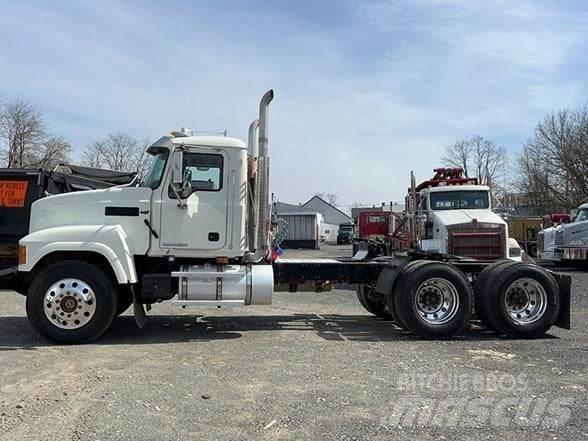 Mack PINNACLE CHU613 Prime Movers