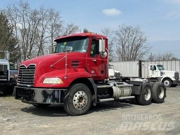 Mack PINNACLE CXU613 Prime Movers