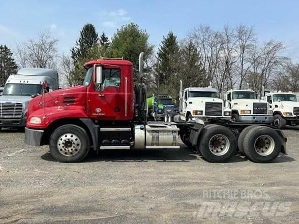 Mack PINNACLE CXU613 Prime Movers