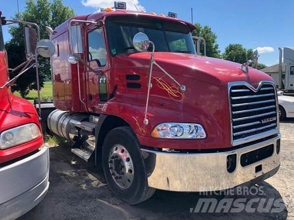 Mack PINNACLE CXU613 Prime Movers