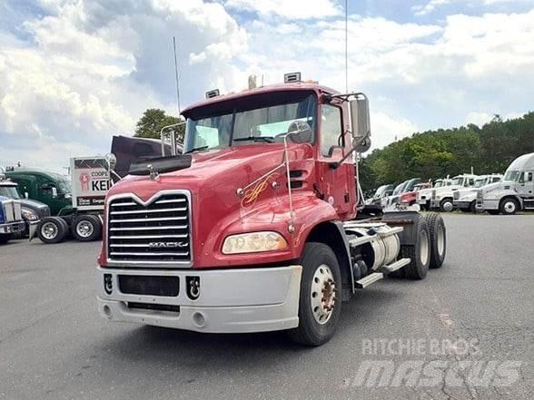 Mack PINNACLE CXU613 Prime Movers
