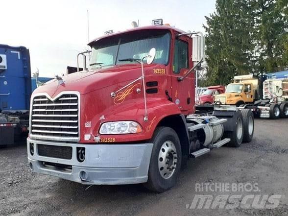 Mack PINNACLE CXU613 Prime Movers