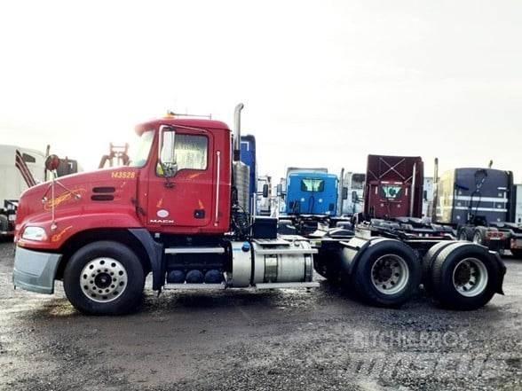 Mack PINNACLE CXU613 Prime Movers