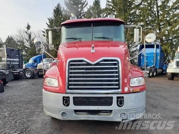 Mack PINNACLE CXU613 Prime Movers