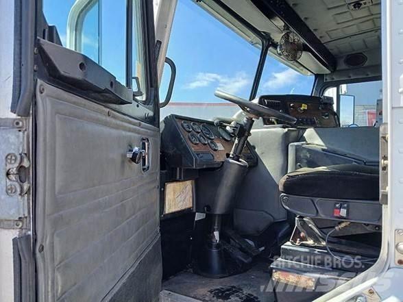 Peterbilt 320 Waste trucks
