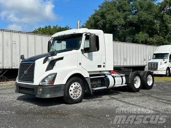 Volvo VNL64T300 Prime Movers