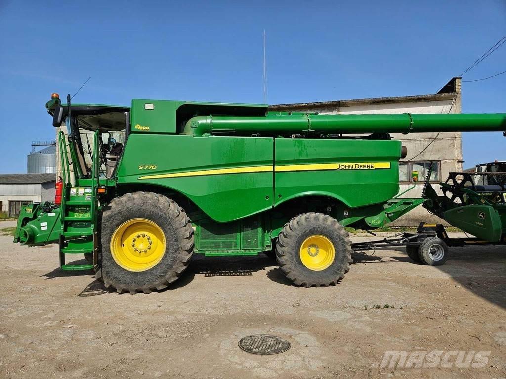 John Deere S770 Combine harvesters