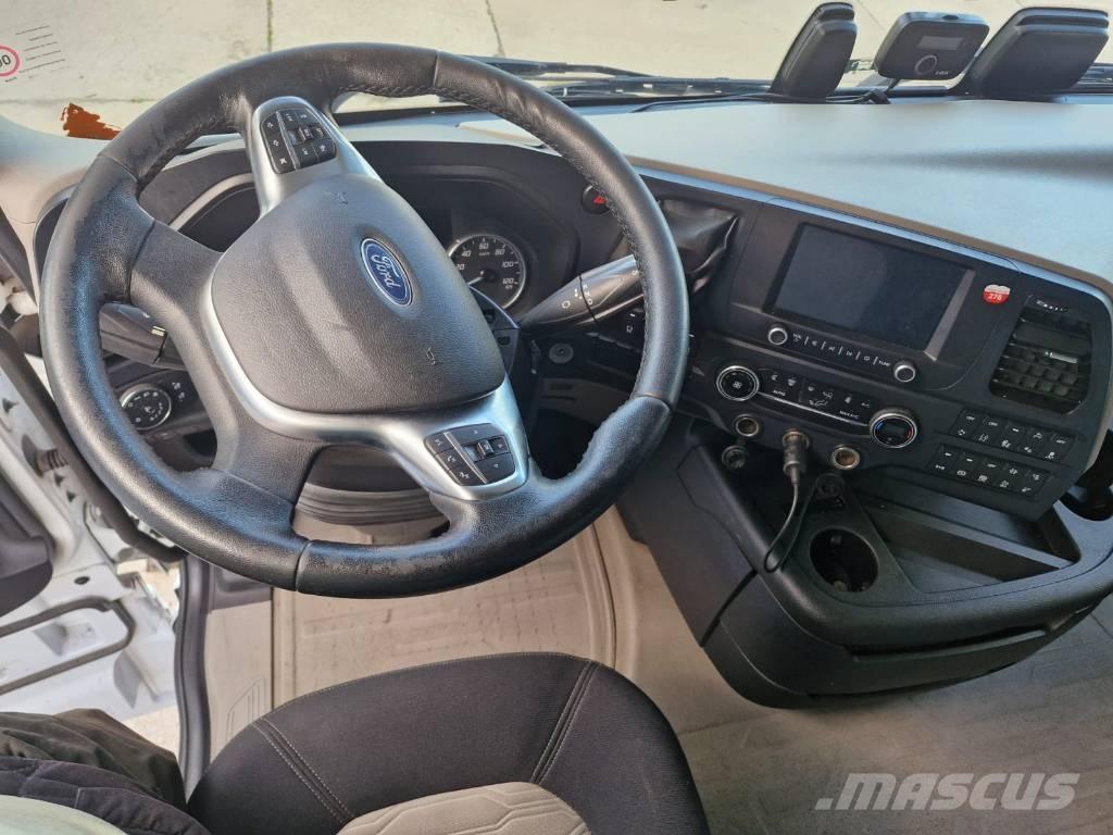 Ford F-Max Curtain sider trucks