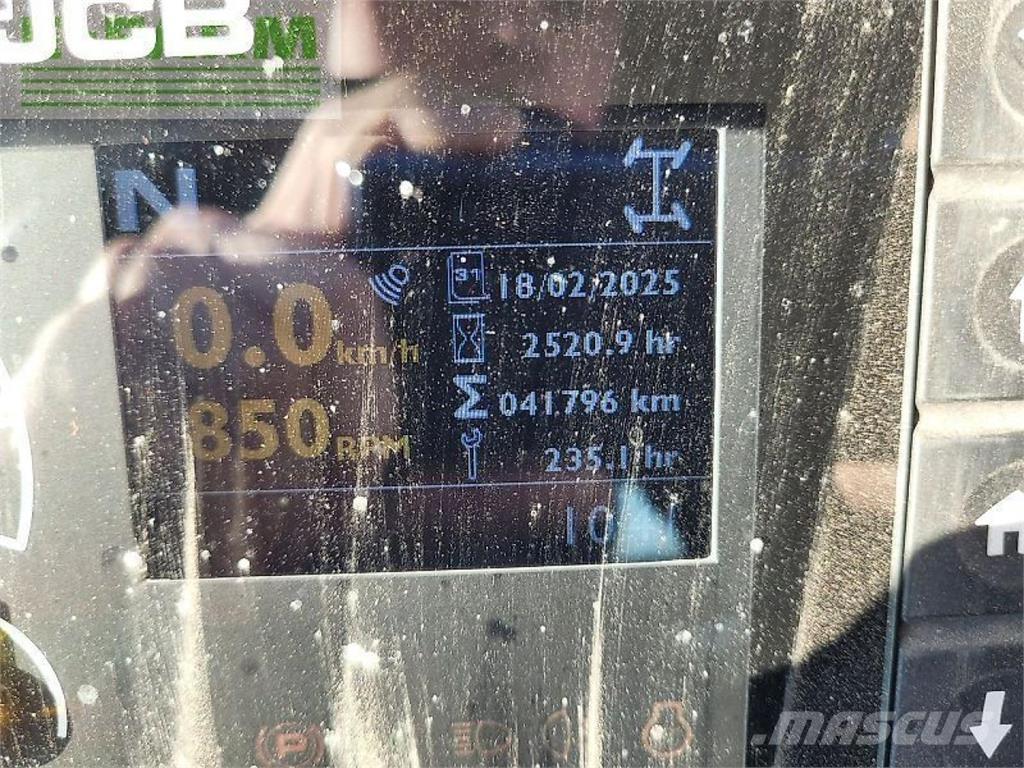 JCB 4220 fastrac Tractors