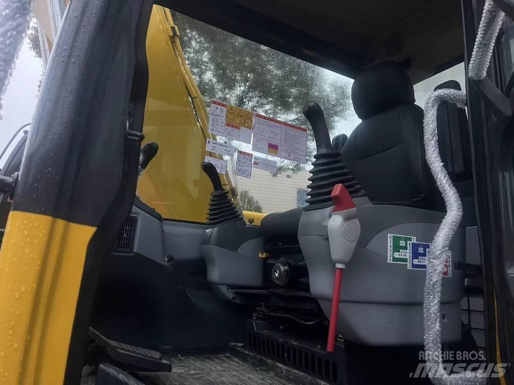 Komatsu PC 130 Mini excavators  7t - 12t