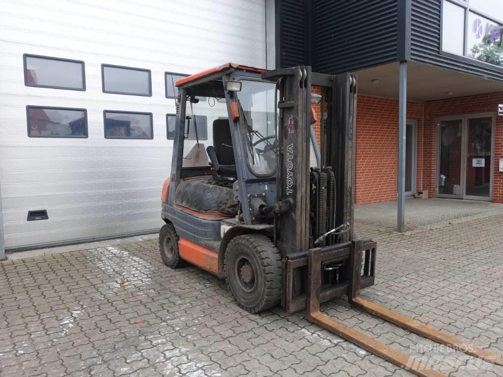 Toyota 02-6 FDF 25 Diesel trucks
