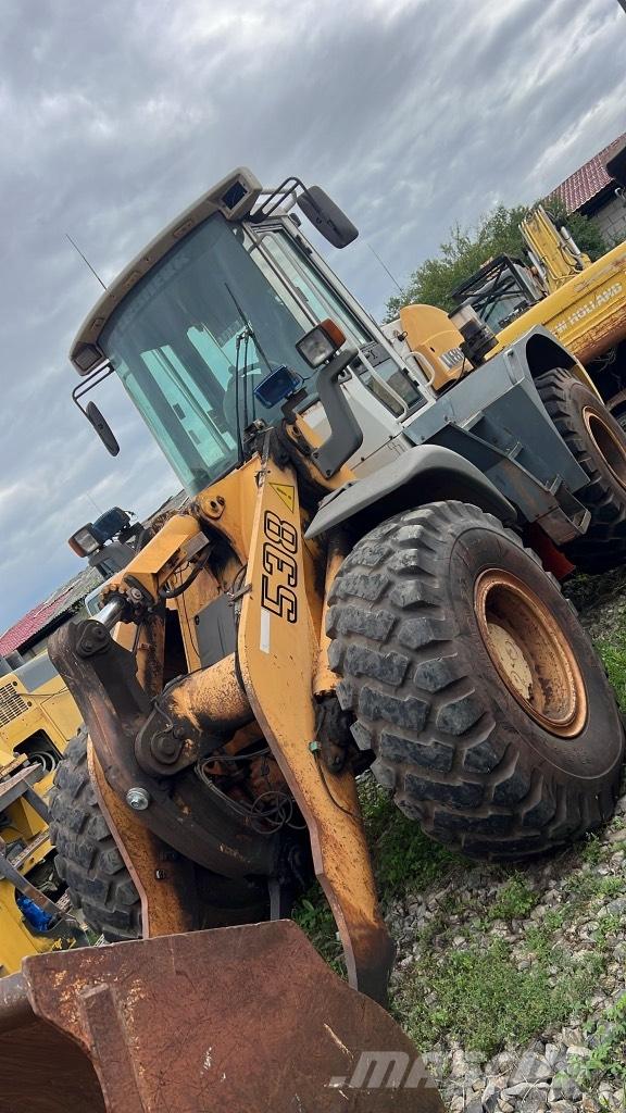 Liebherr L 538 Chassis and suspension