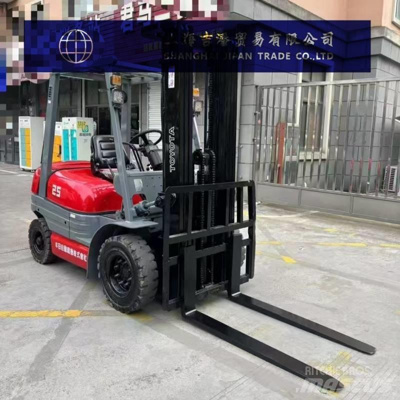 Toyota FD 25 Diesel trucks