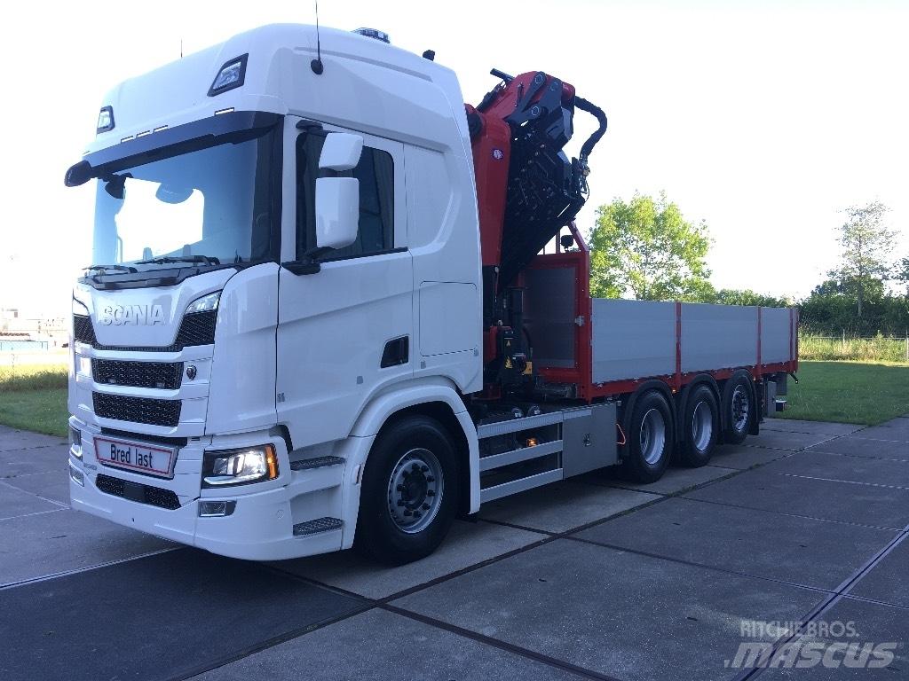 Scania R 560 Truck mounted cranes