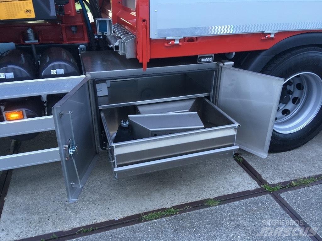 Scania R 560 Truck mounted cranes