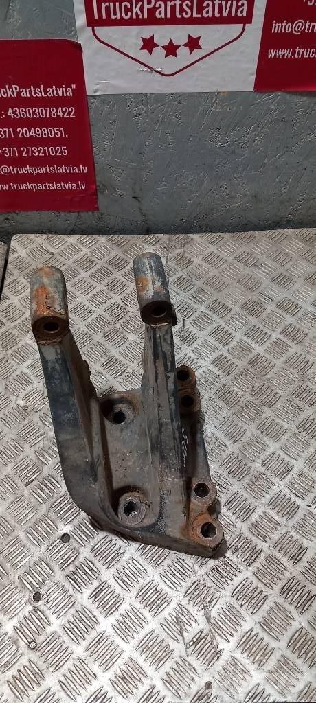 Scania 94 D Chassis and suspension