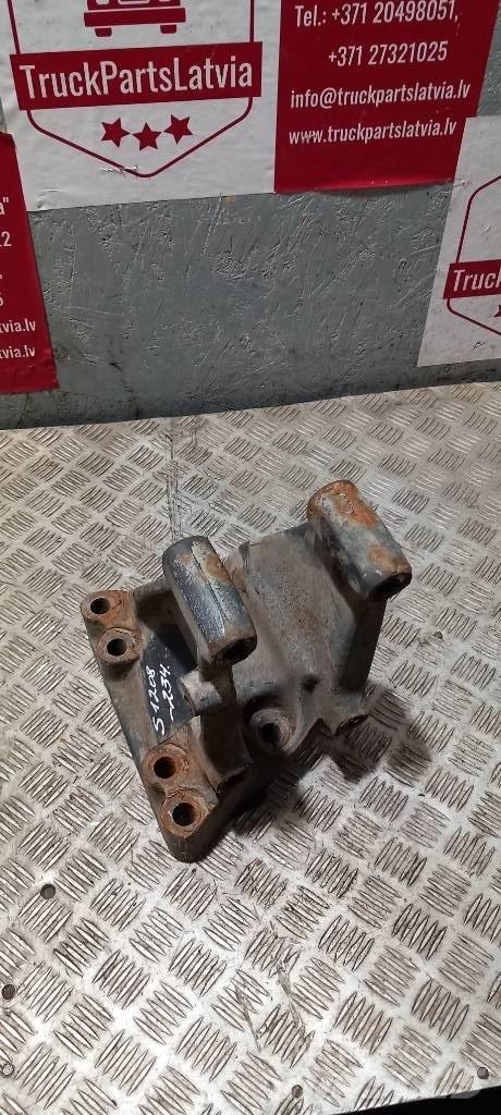 Scania 94 D Chassis and suspension
