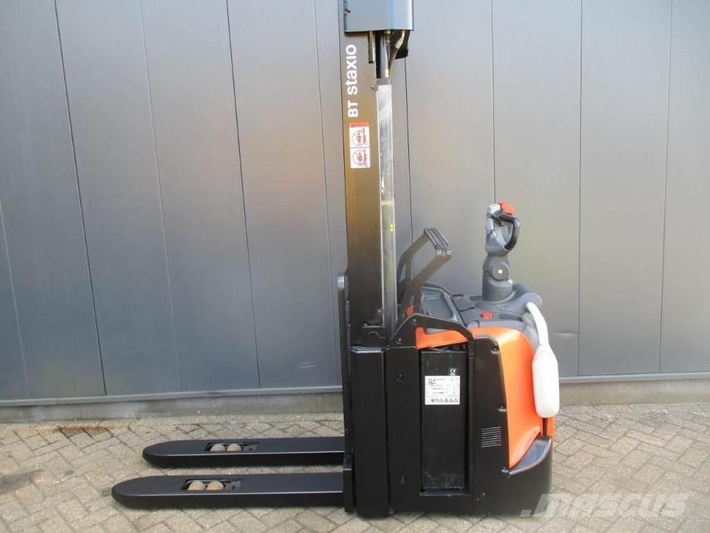 Toyota SPE 160L Pedestrian stacker