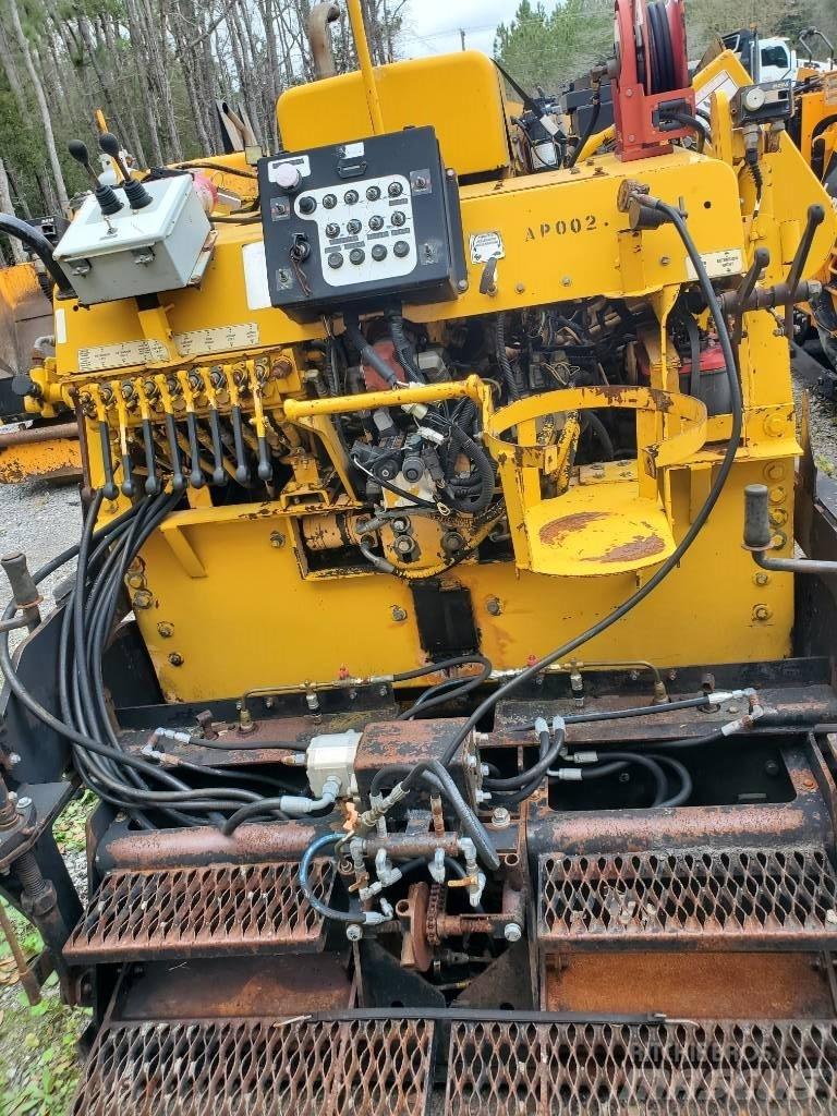  New Generation 5800C Asphalt pavers