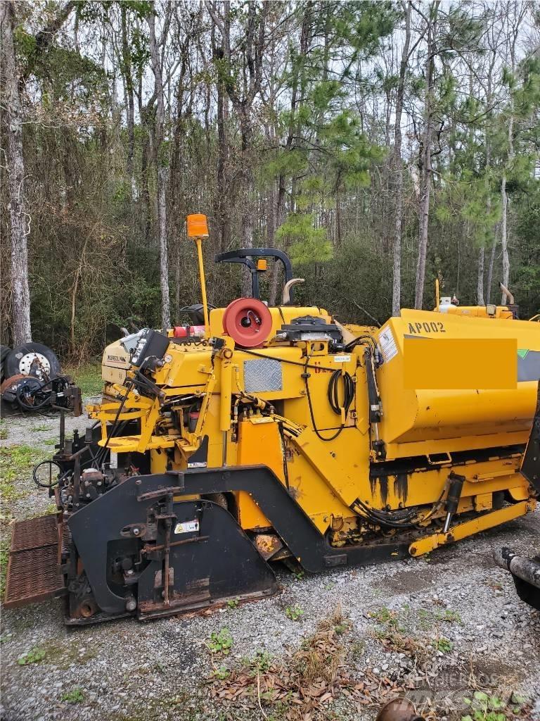  New Generation 5800C Asphalt pavers