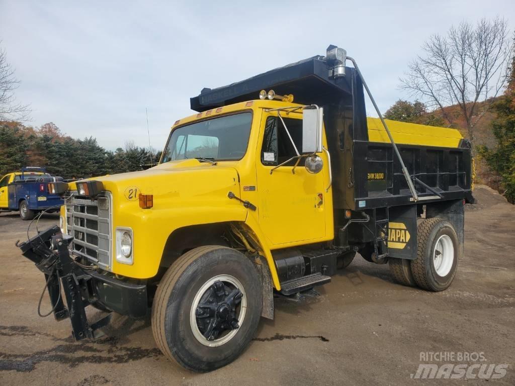 International 1752 Tipper trucks