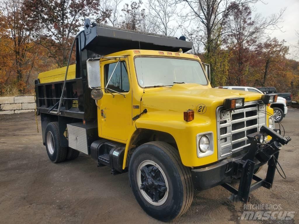 International 1752 Tipper trucks