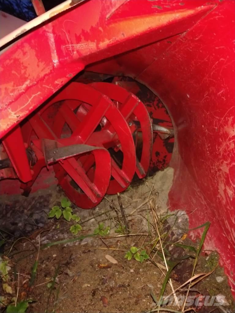 Esko 240 Snow throwers