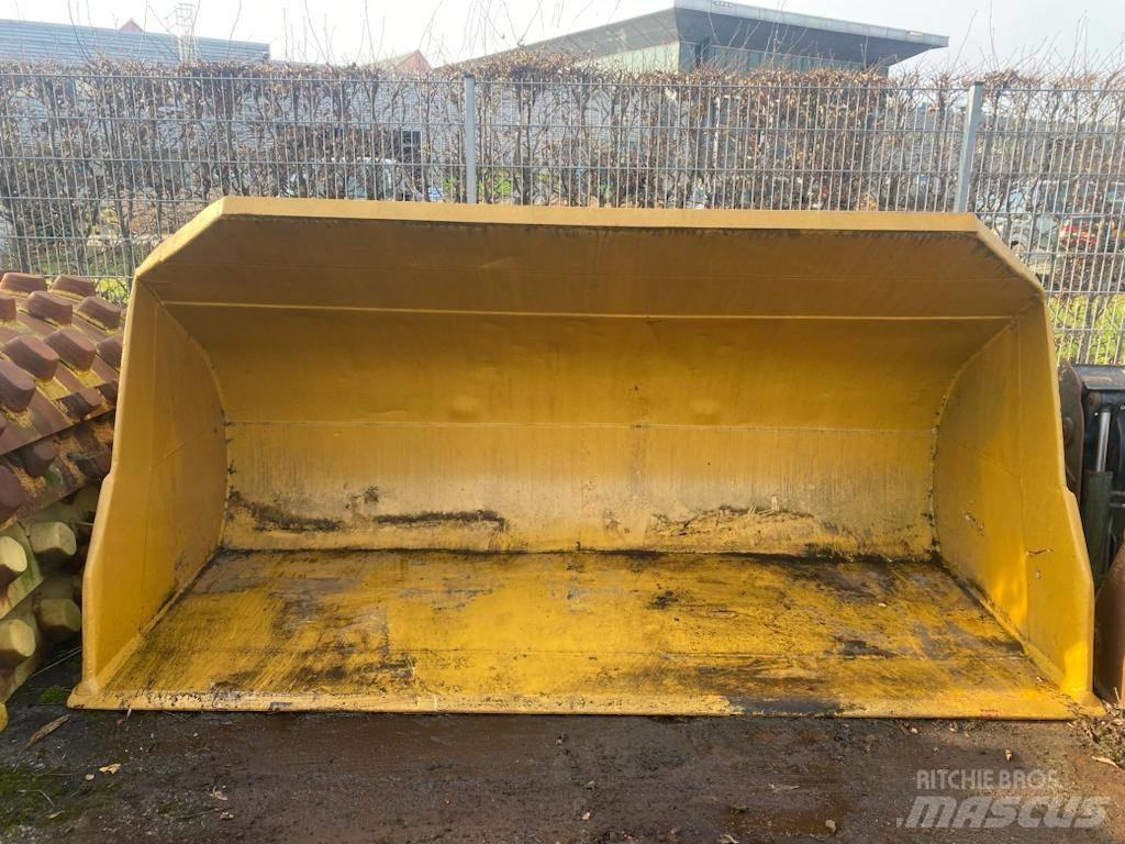 CAT 972 Buckets