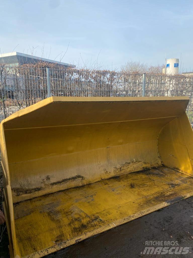 CAT 972 Buckets