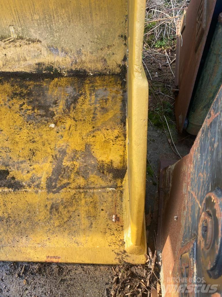 CAT 972 Buckets