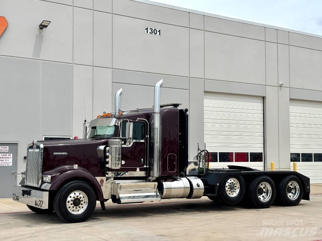Kenworth W 900 Prime Movers