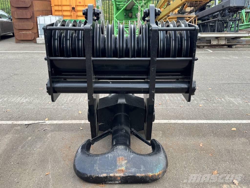 Kobelco CKE 2500 Crane parts and equipment