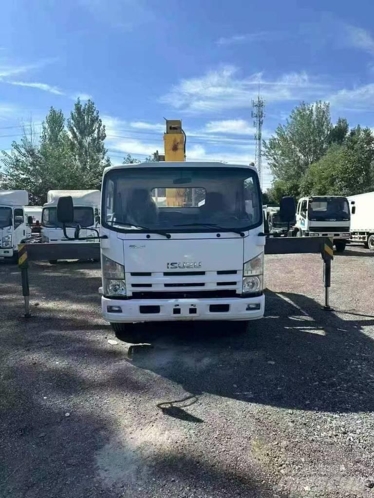 Isuzu ELF 700 Truck mounted cranes