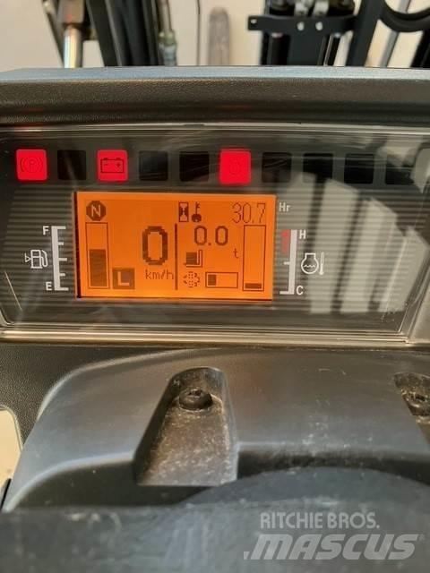 Mitsubishi FD25N3 Diesel trucks