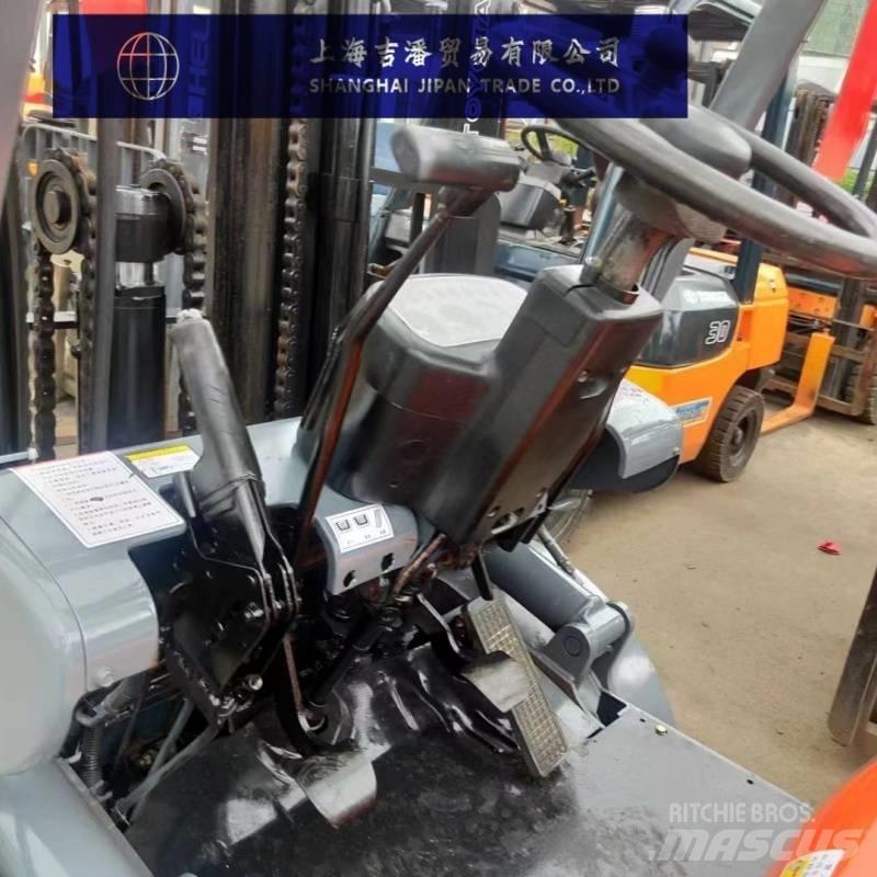 Toyota 6 F Diesel trucks