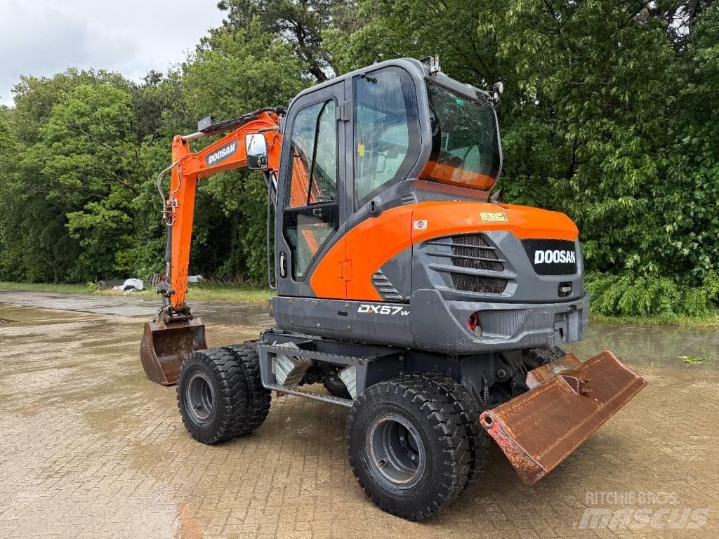 Doosan DX 57 W Wheeled excavators