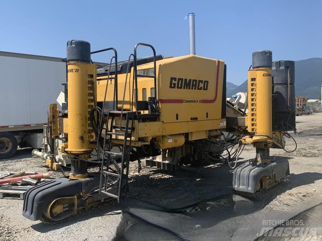 Gomaco Commander III Concrete pavers