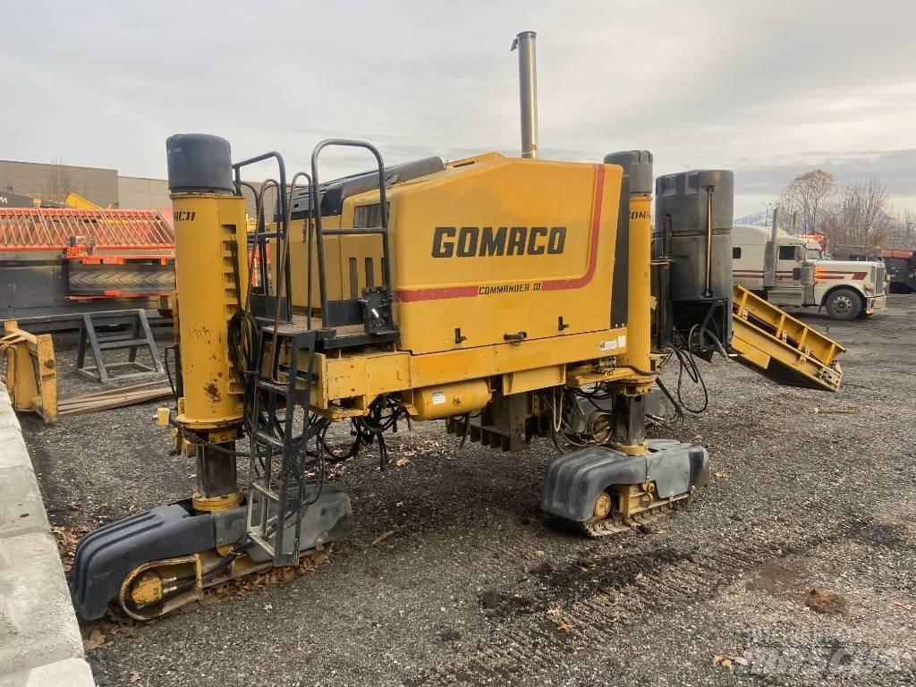 Gomaco Commander III Concrete pavers