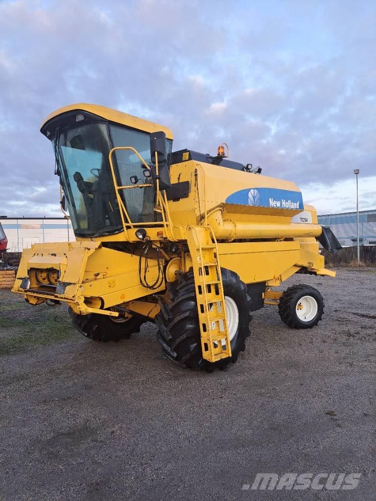 New Holland TC 54 Combine harvesters