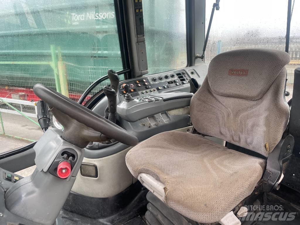 Valtra T 190 Tractors