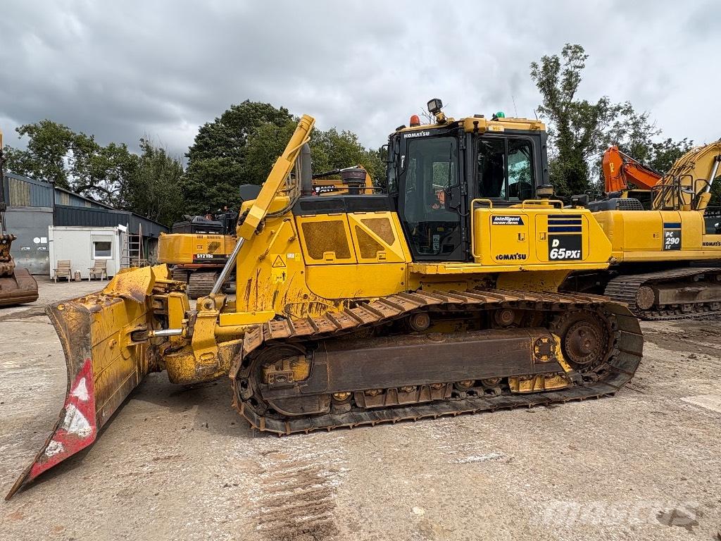 Komatsu D65PXI-18 Crawler dozers