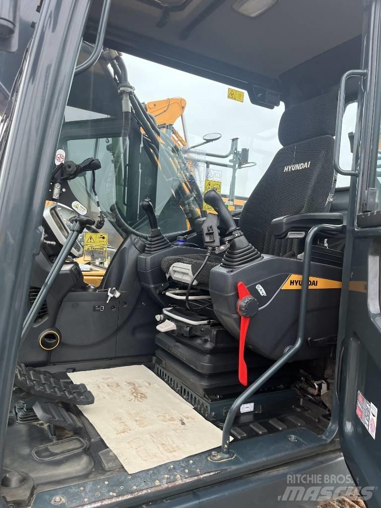 Hyundai HX 220 Crawler excavators