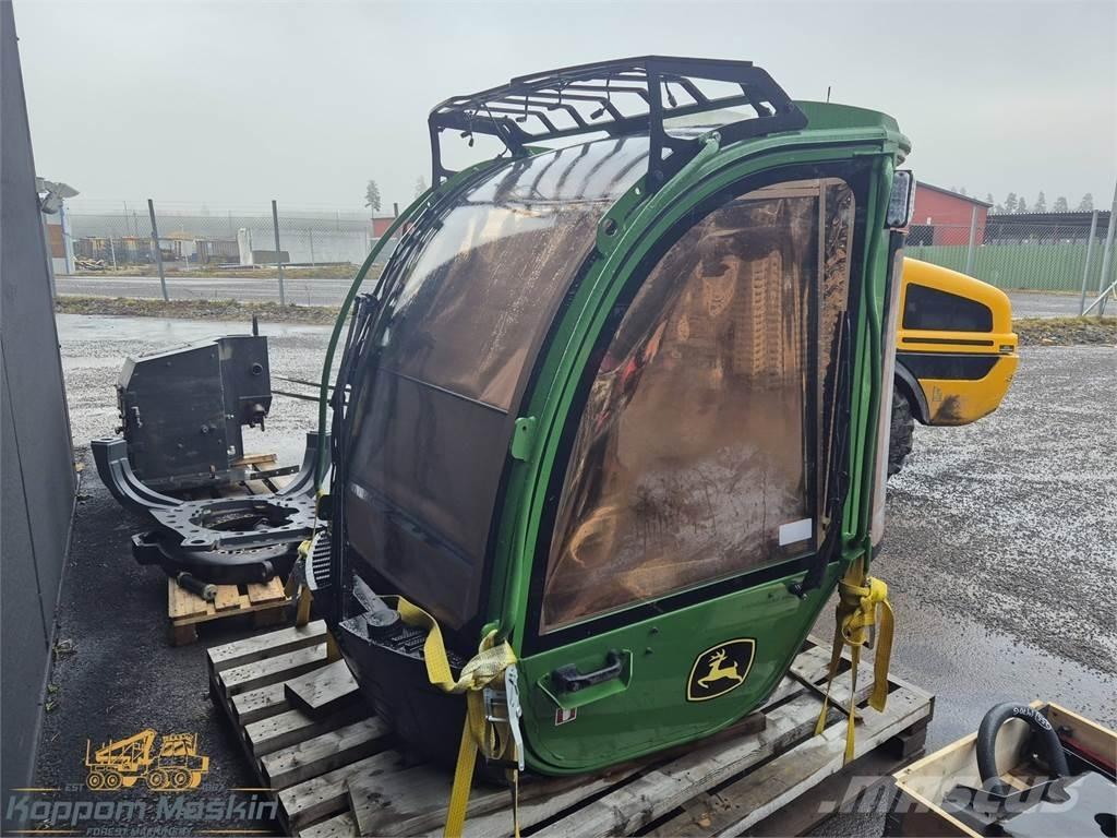 John Deere 1270G Cabins and interior