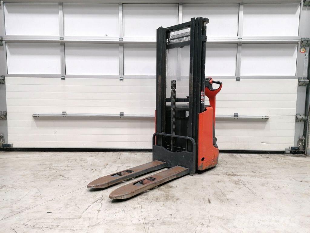 Linde L10 Pedestrian stacker