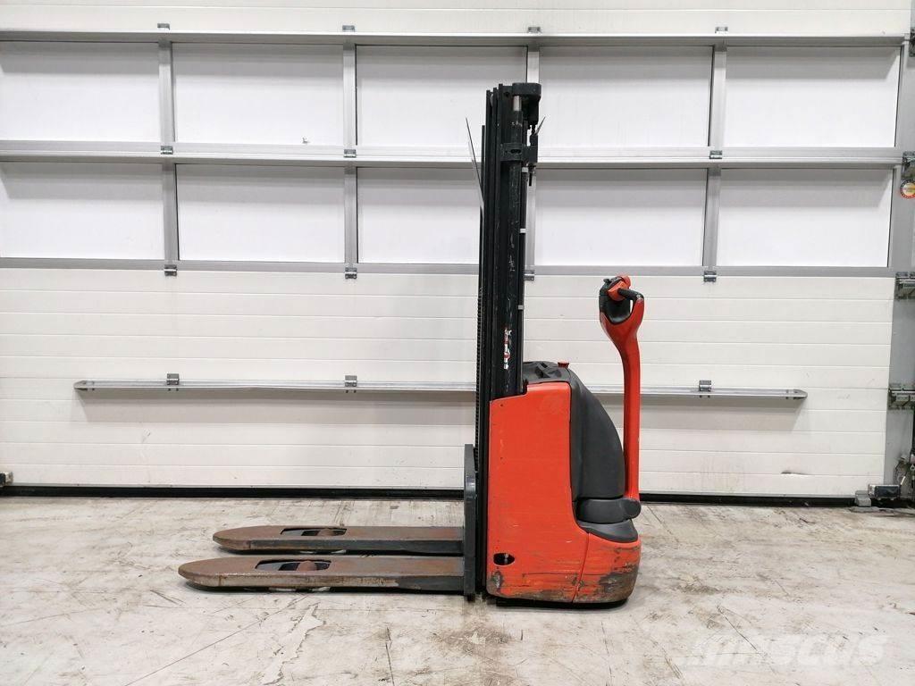 Linde L10 Pedestrian stacker