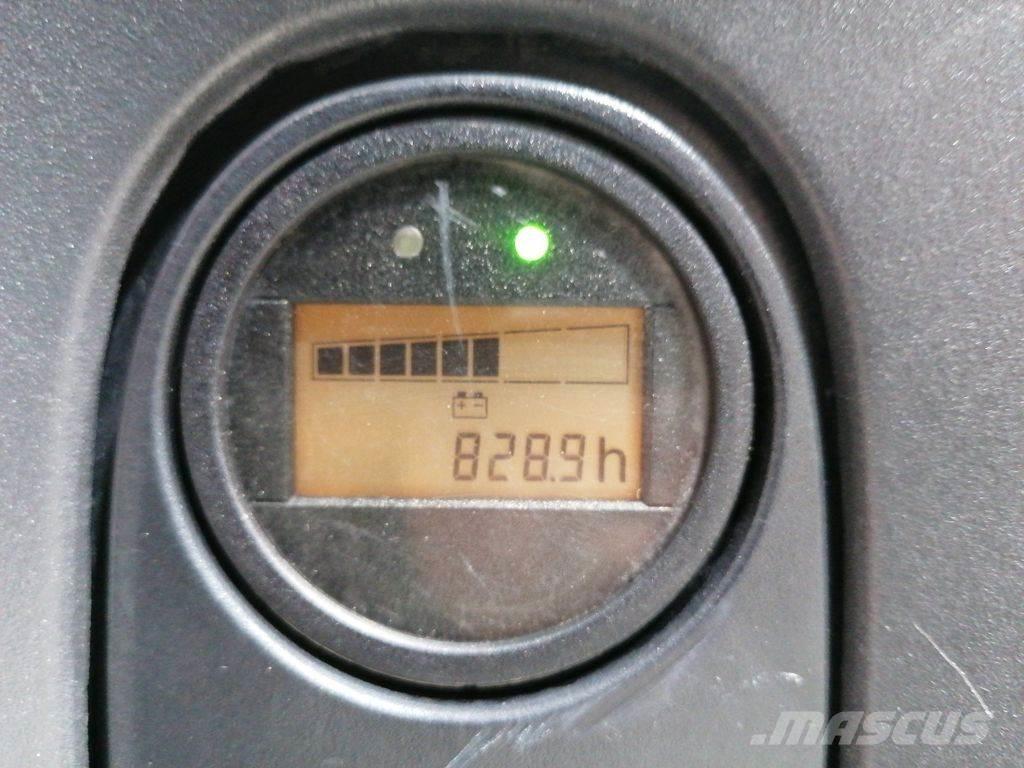 Linde L10 Pedestrian stacker