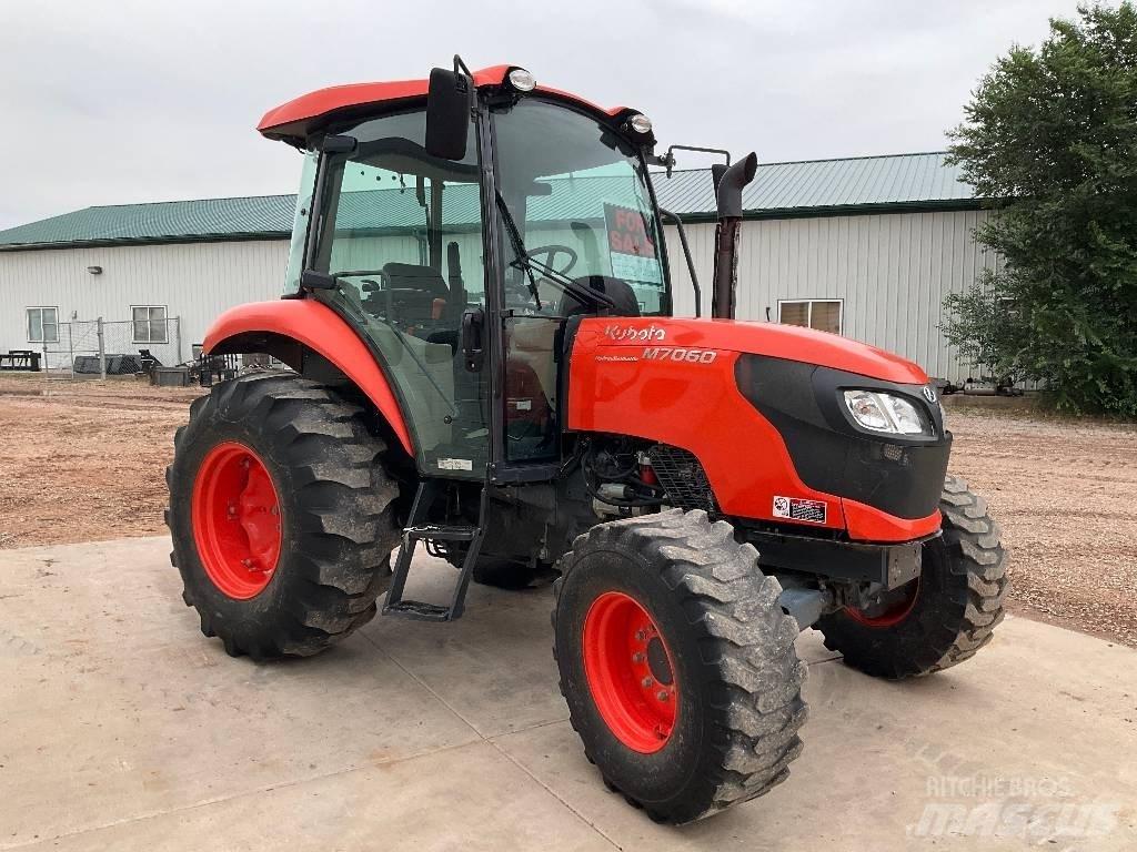 Kubota M 7060 Tractors