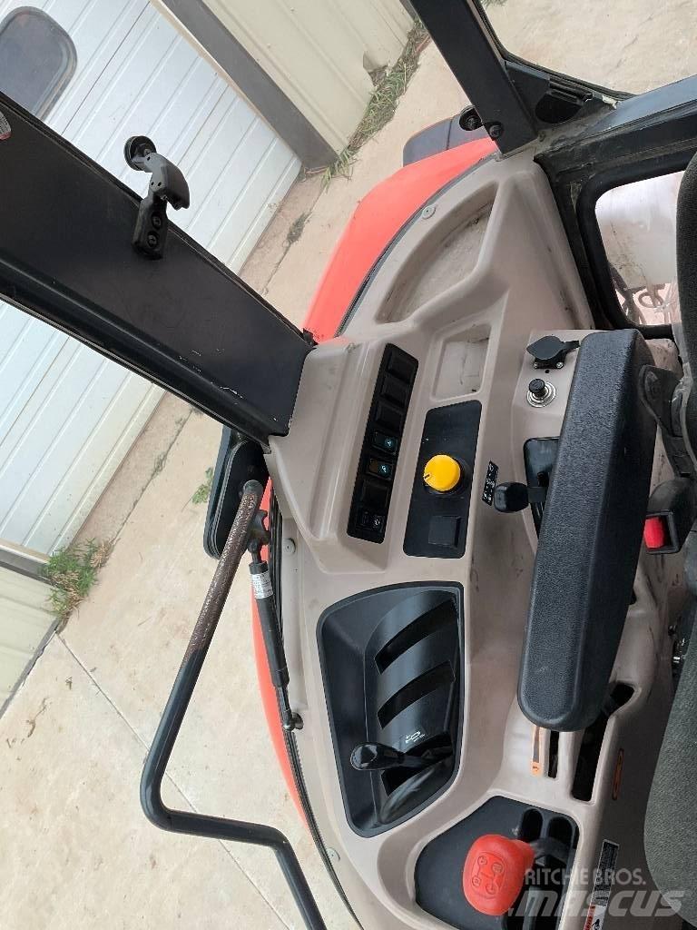 Kubota M 7060 Tractors