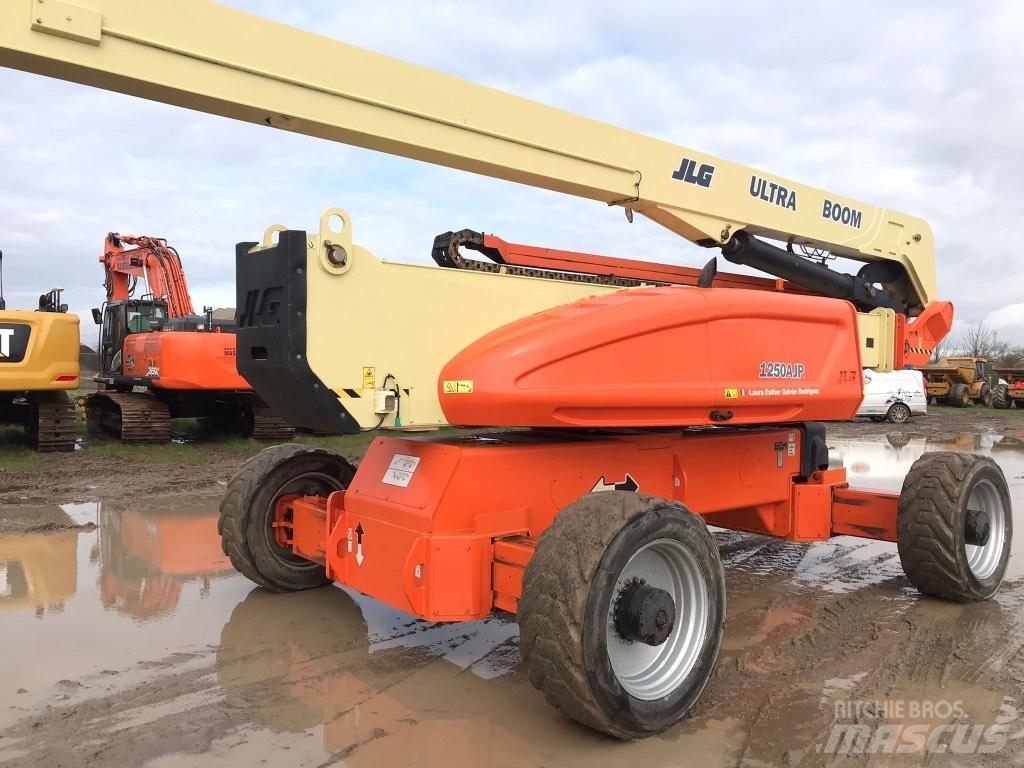 JLG 1250 AJP Articulated boom lifts