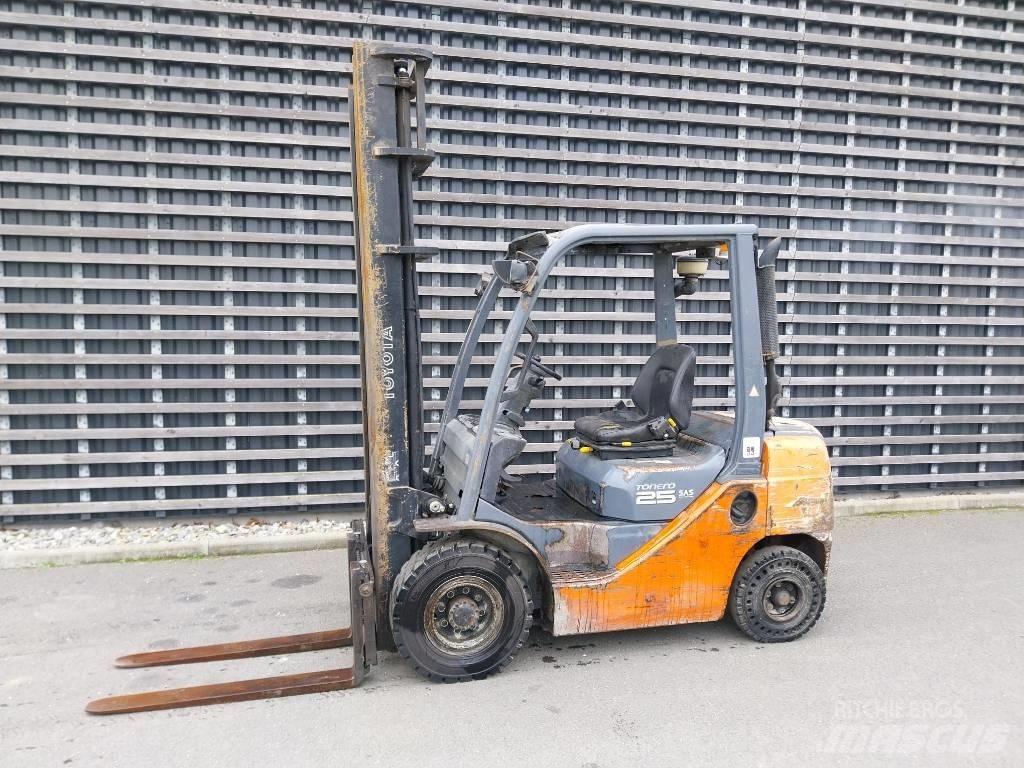 Toyota 25 Diesel trucks
